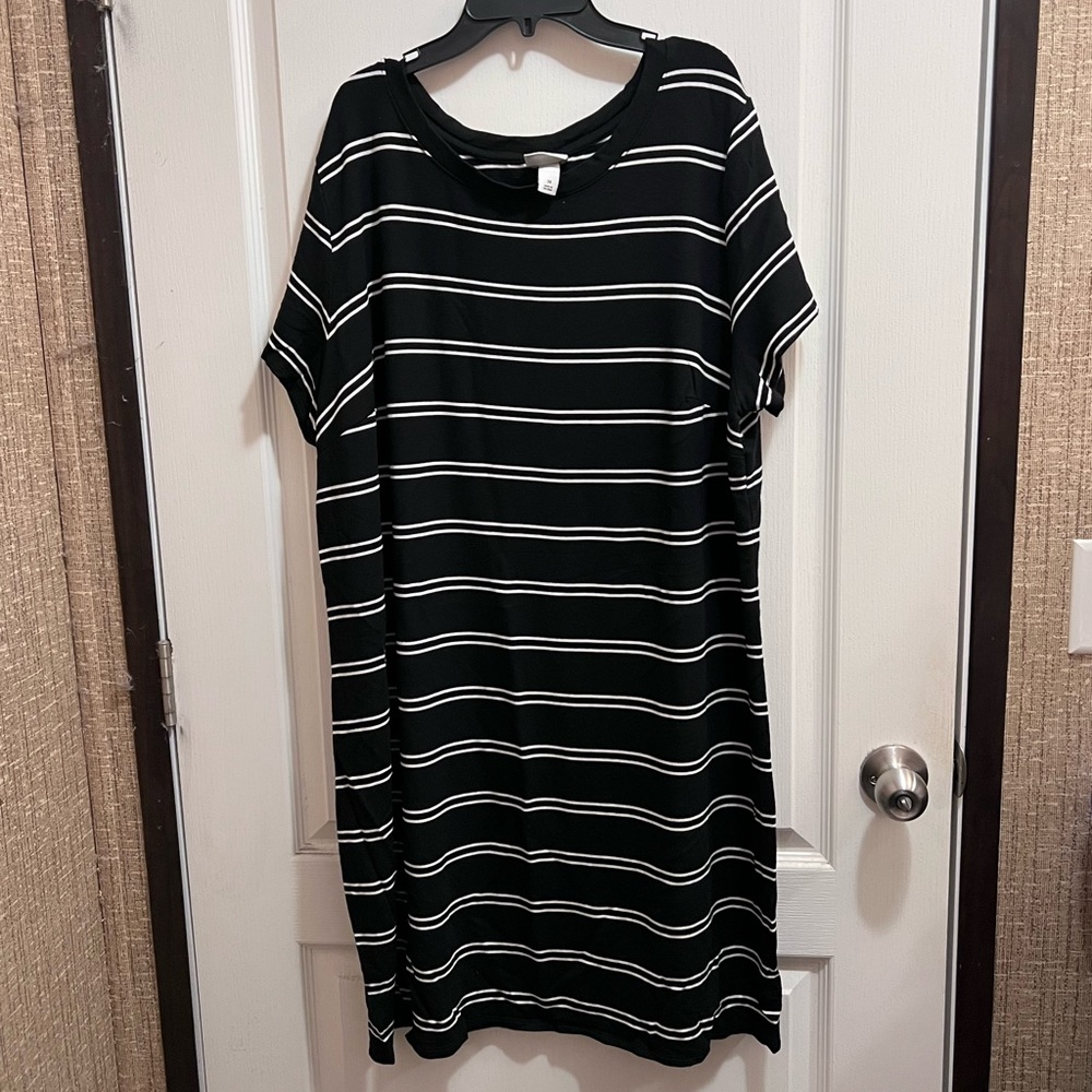 Ava Viv Striped T-Shirt Dress 24